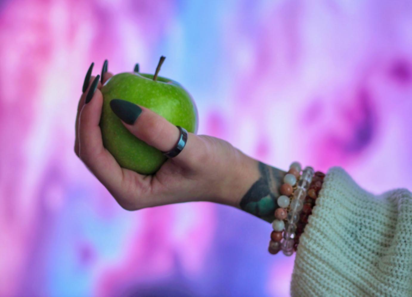 Techniques professionnelles de soin des ongles en cours d'apprentissage